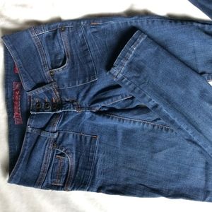 Skinny jeans with cute hip detail